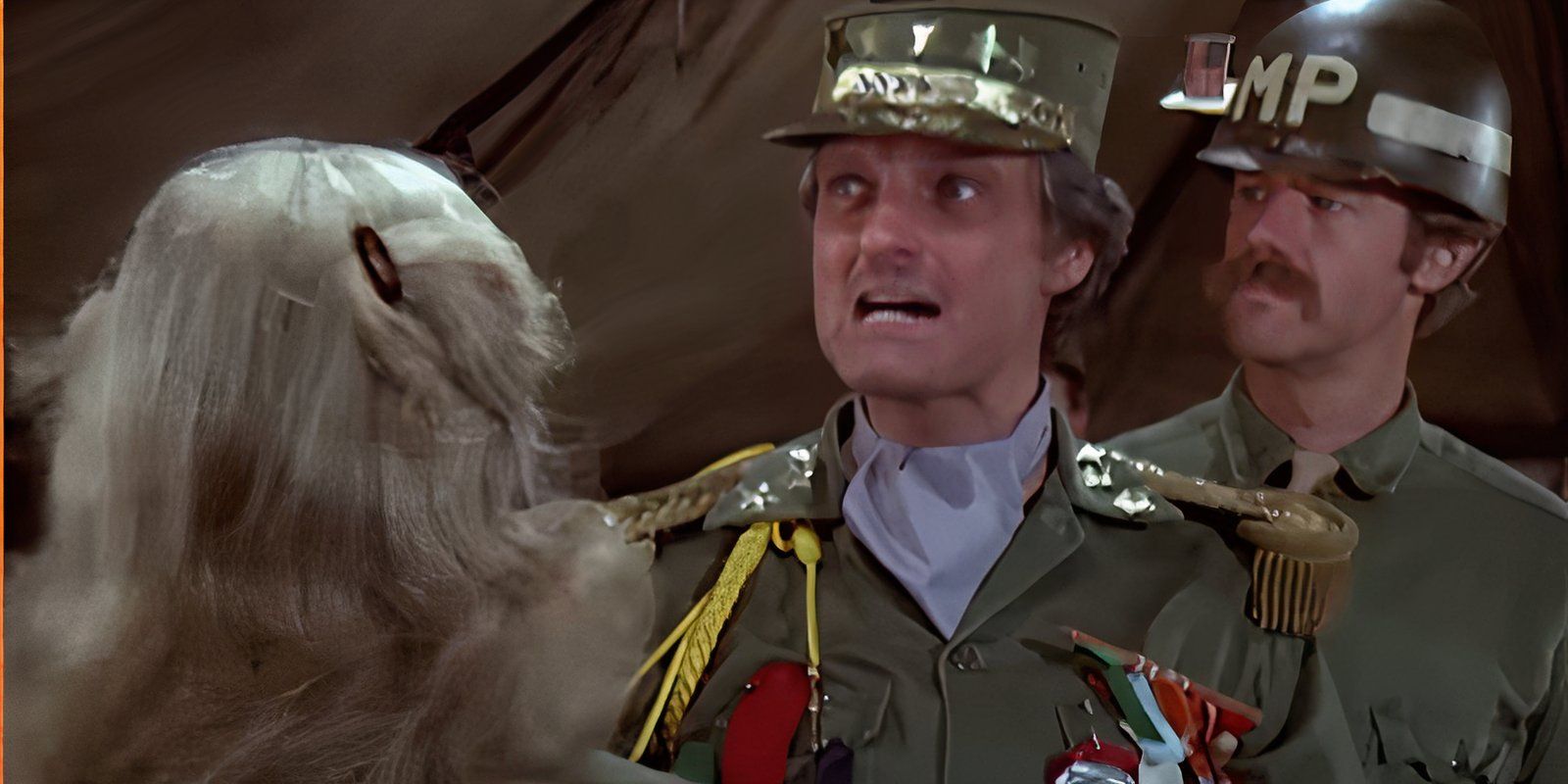 Hawkeye's 15 Best Quotes From MASH, Ranked