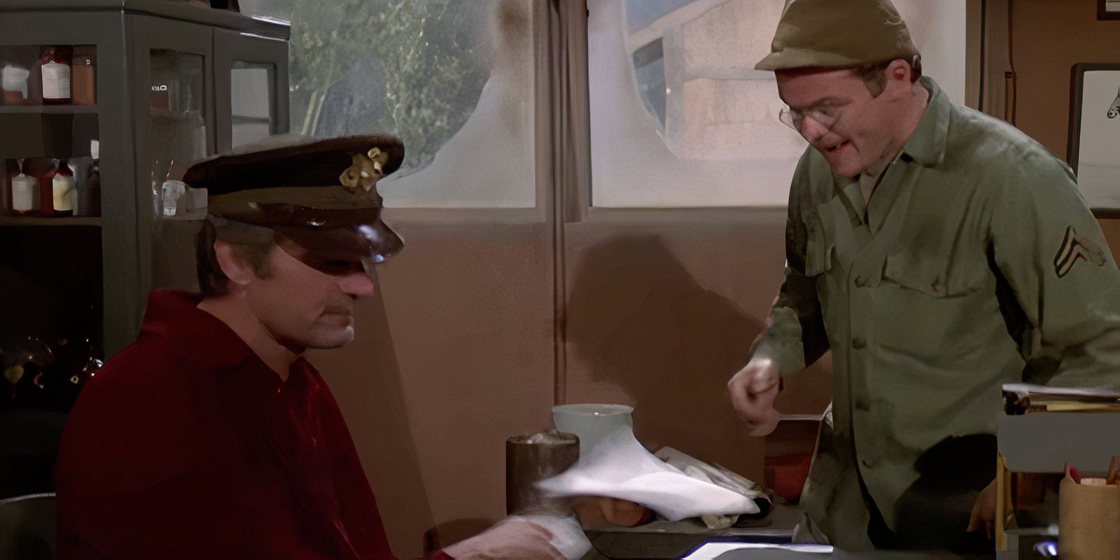 Hawkeye's 15 Best Quotes From MASH, Ranked