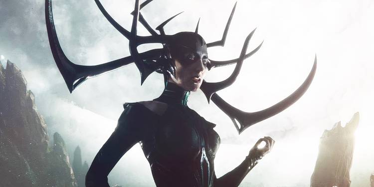 Hela fighting the Valkyrie in Thor Ragnarok