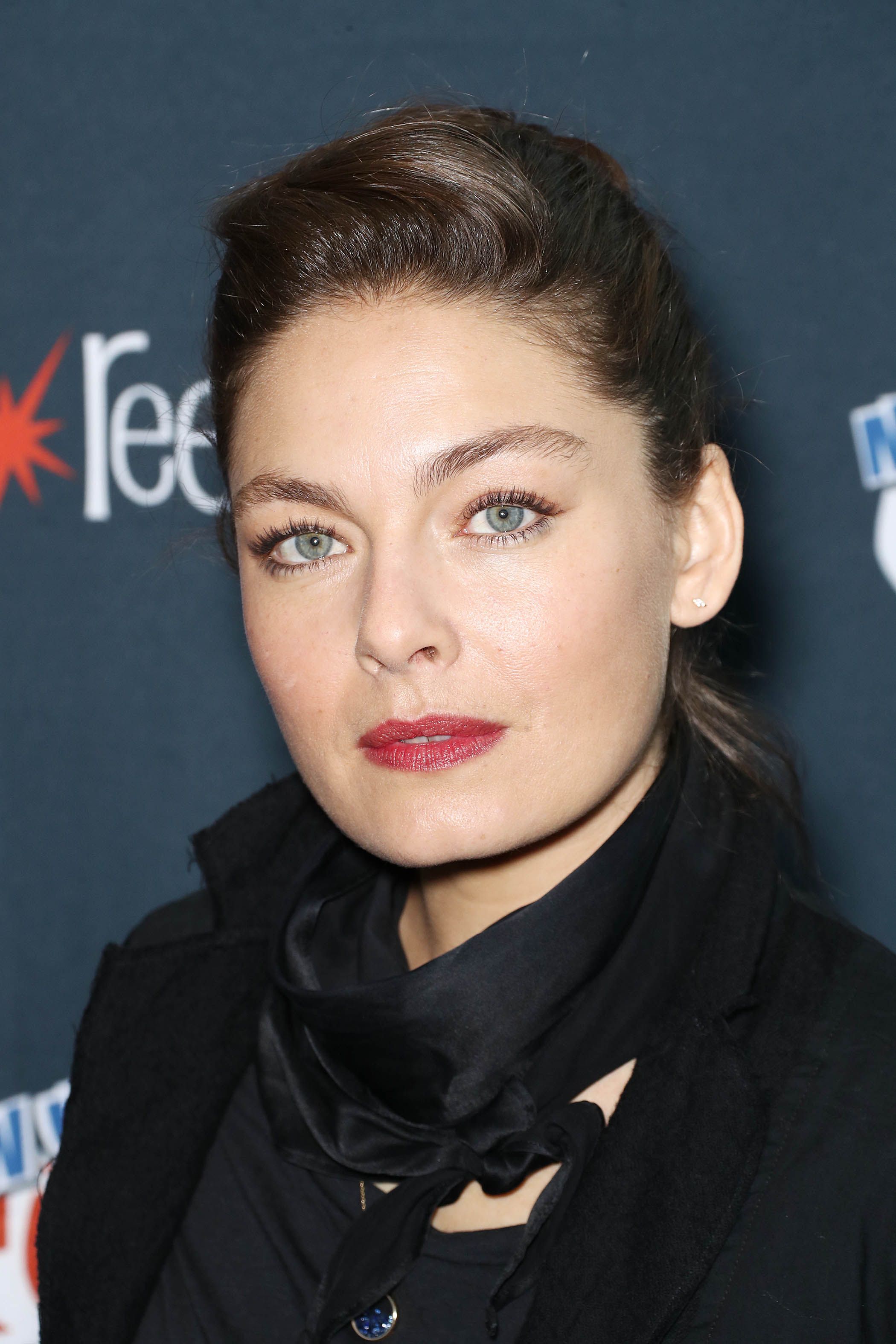 Kopfschuss von Alexa Davalos