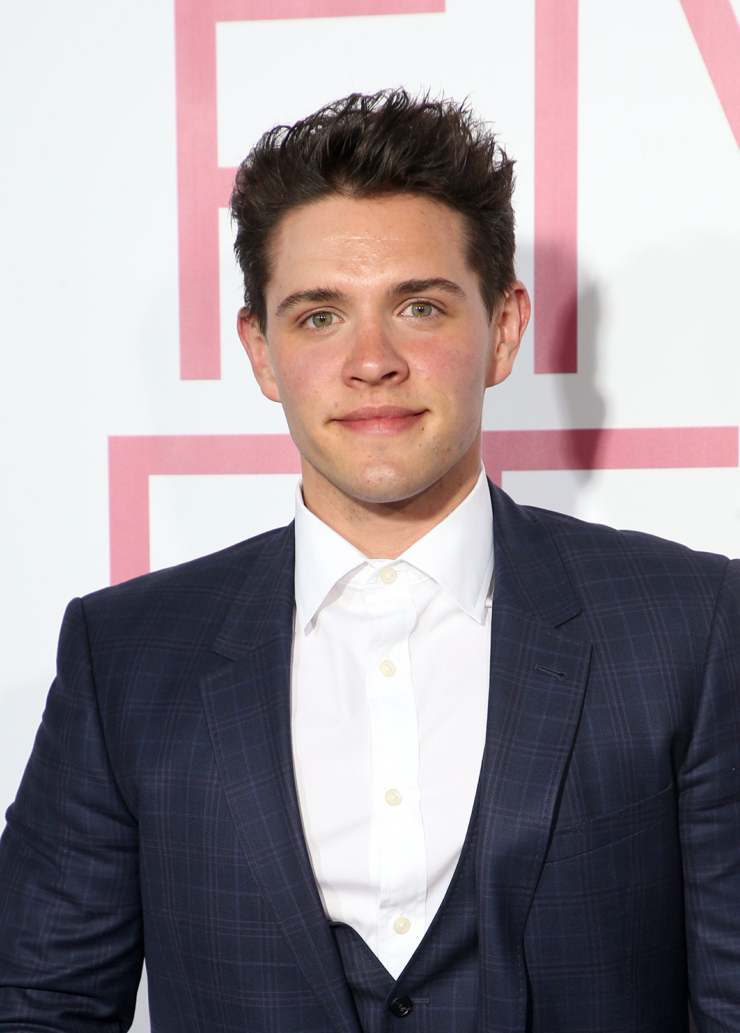hEADSHOT of casey cott