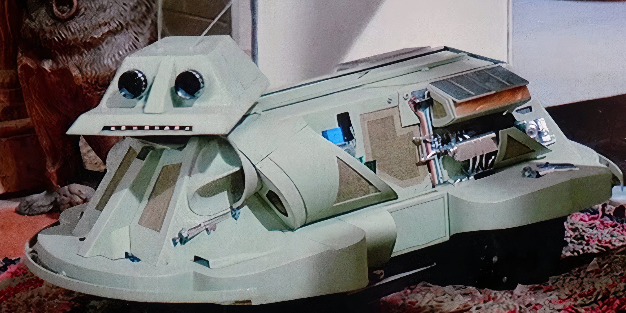 james-bond-s-15-most-ridiculous-gadgets-of-all-time