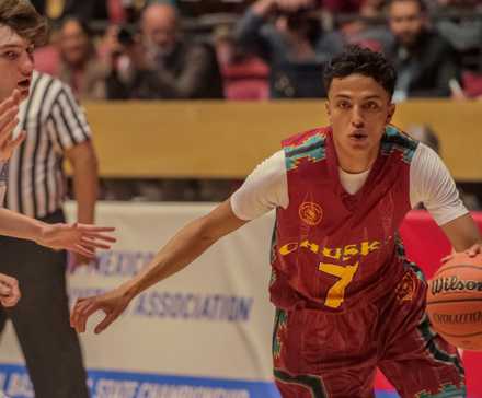 Джимми играет в баскетбол в Rez Ball