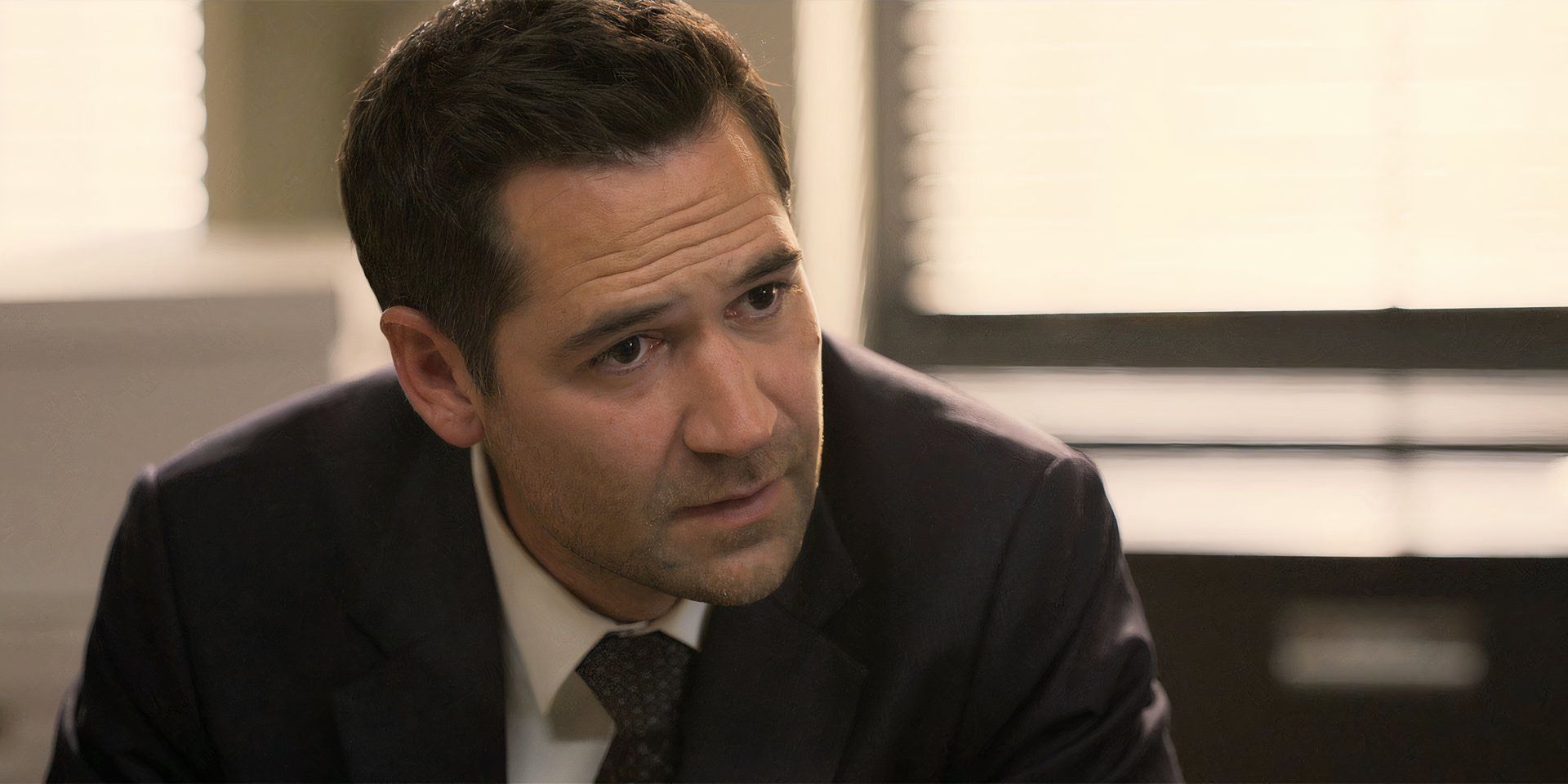 The Lincoln Lawyer Season 3: Agent James De Marco's Connection To Glory Days Explained