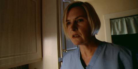 Nurse Mary (Denise Crosby) looking scared in Dexter season 1, episode 3