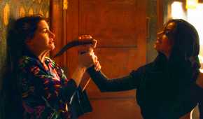 Rio Vidal threatening Agatha Harkness with a knife in Agatha All Along