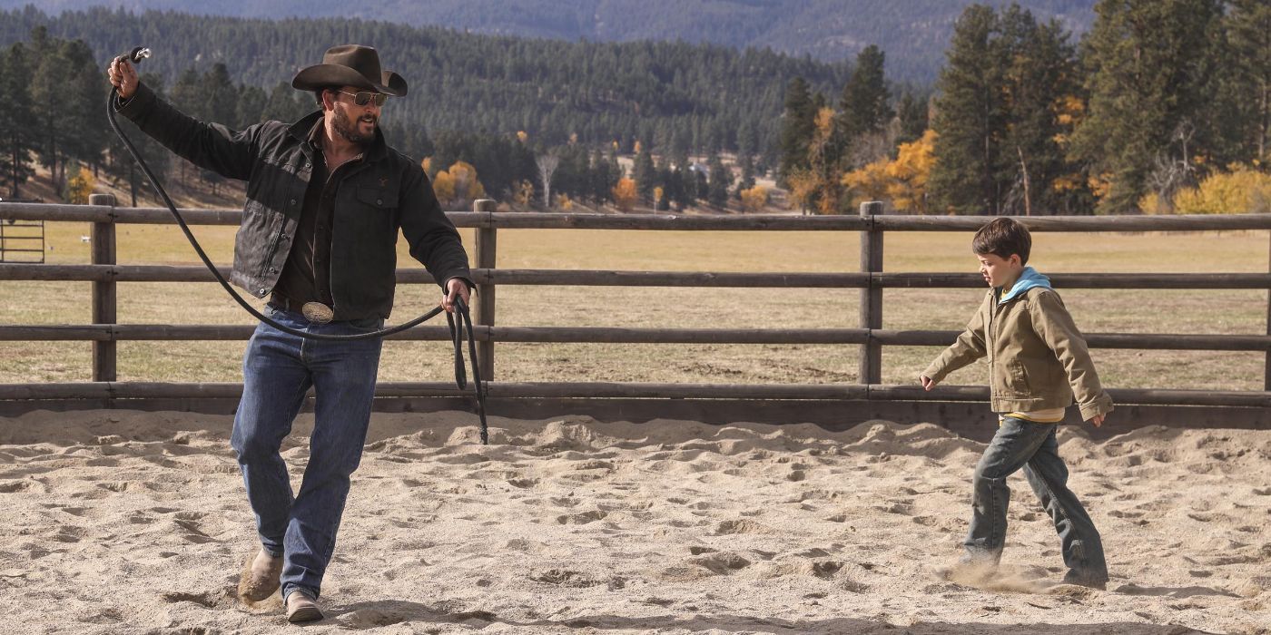 Rip (Cole Hauser) teaching Tate (Brecken Merrill) to lasso in Yellowstone.