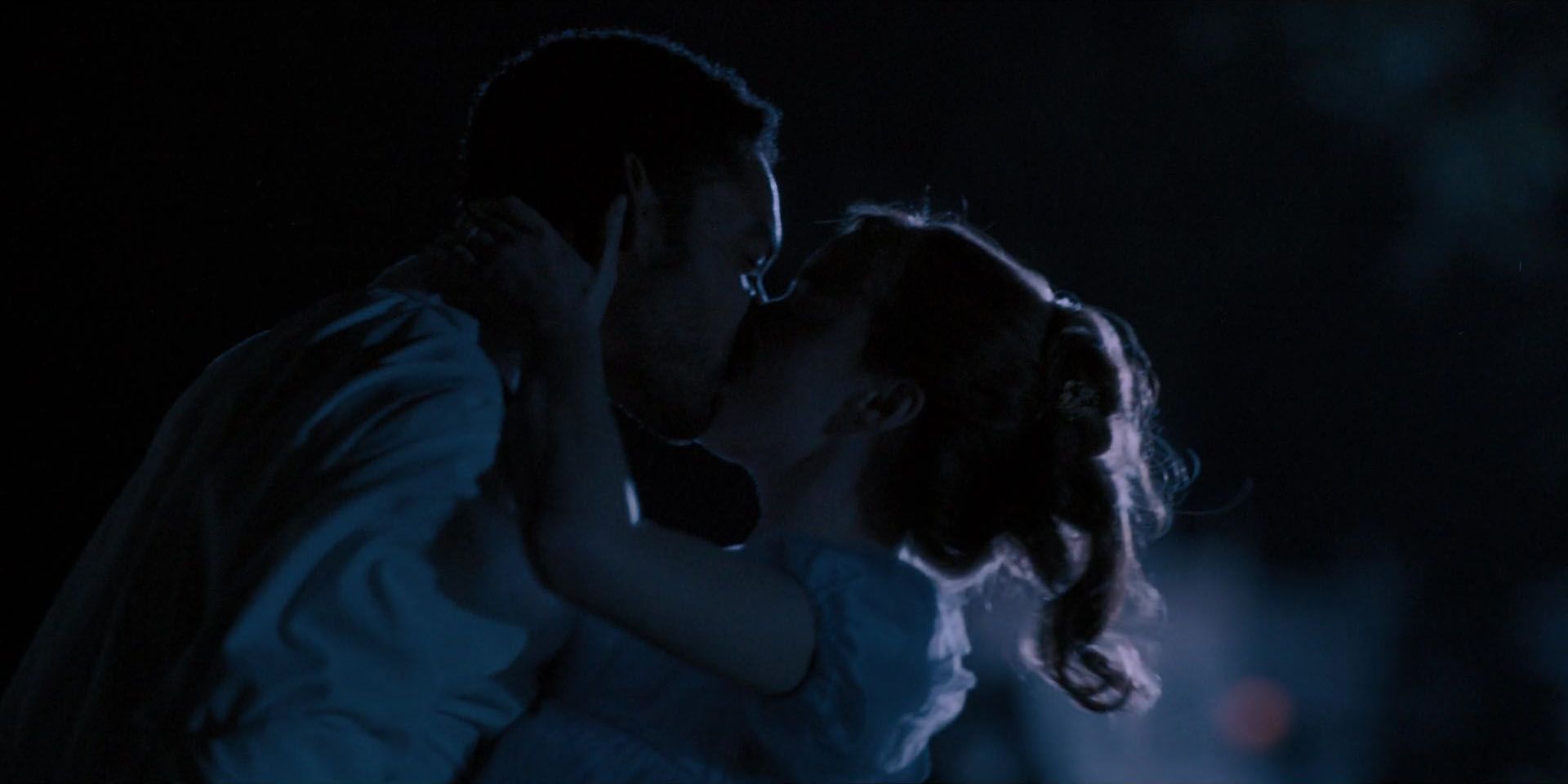 Daphne Bridgerton (Phoebe Dynevor) & Simon Basset (Regé-Jean Page) Kissing In Bridgerton Season 1, Episode 6, 