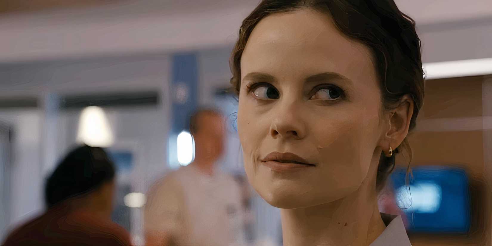 Sarah Ramos as Caitlin Lenox looking over her shoulder in Chicago Med