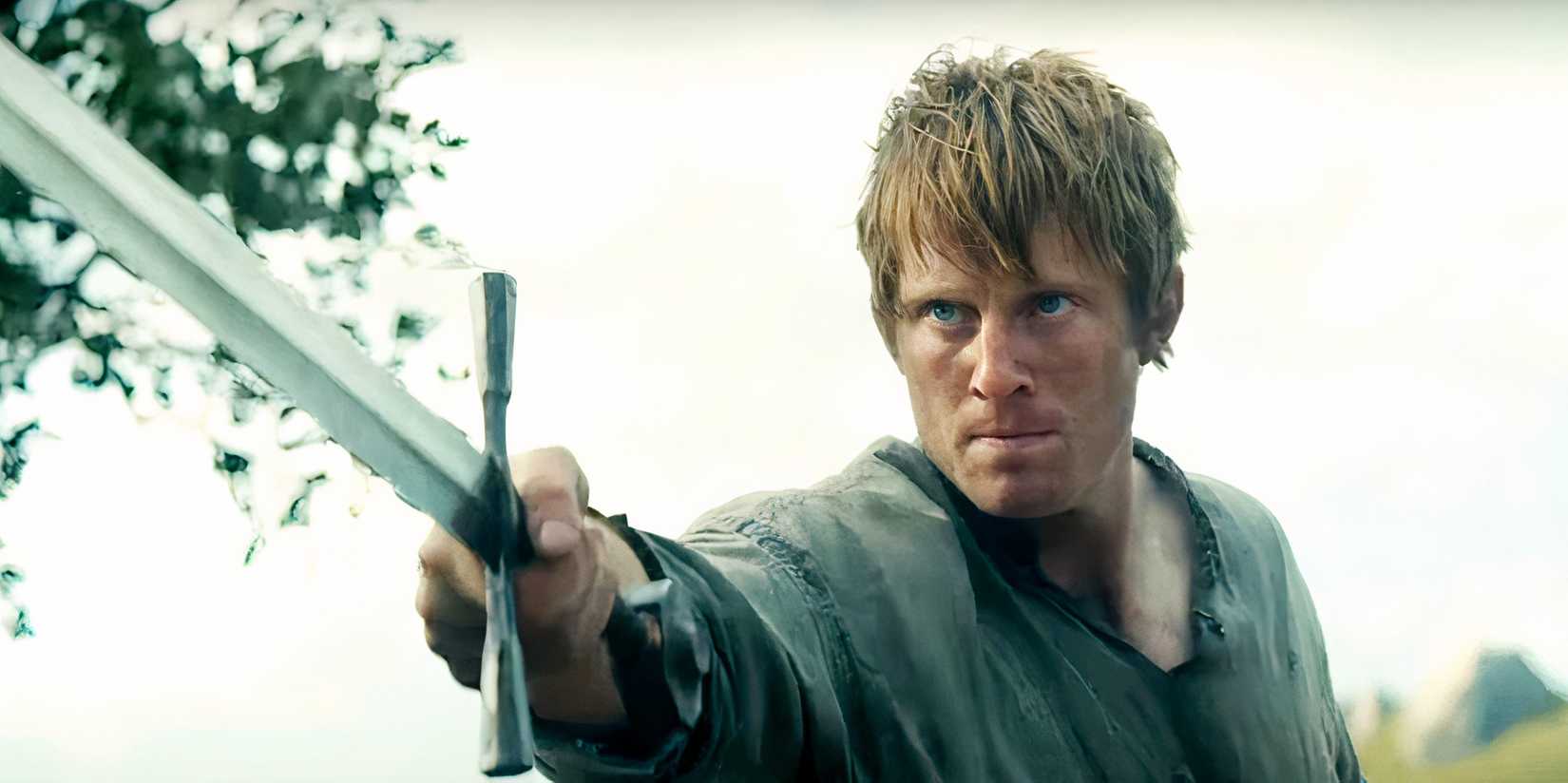 Ser Duncan the Tall pointing his sword in A Knight of the Seven Kingdom The Hedge Knight show