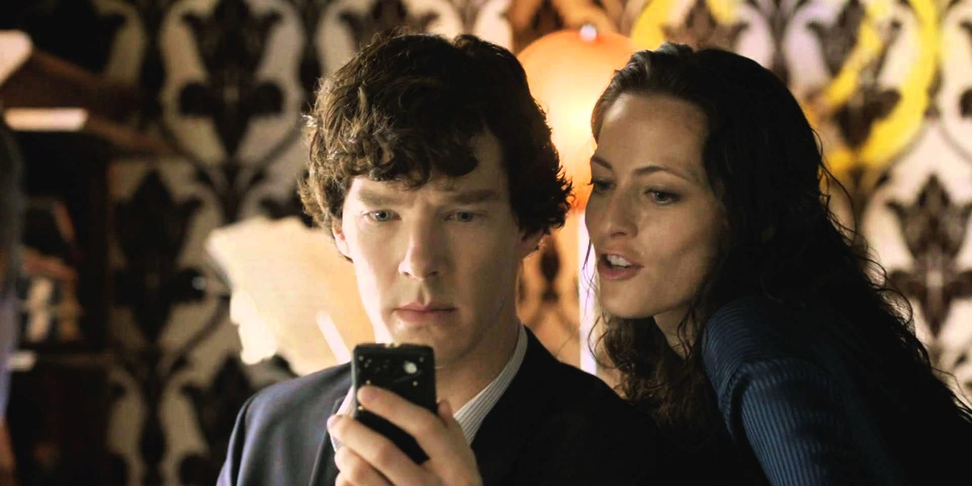 Sherlock A Scandal in Belgravia Sherlock and Irene looking at her phone
