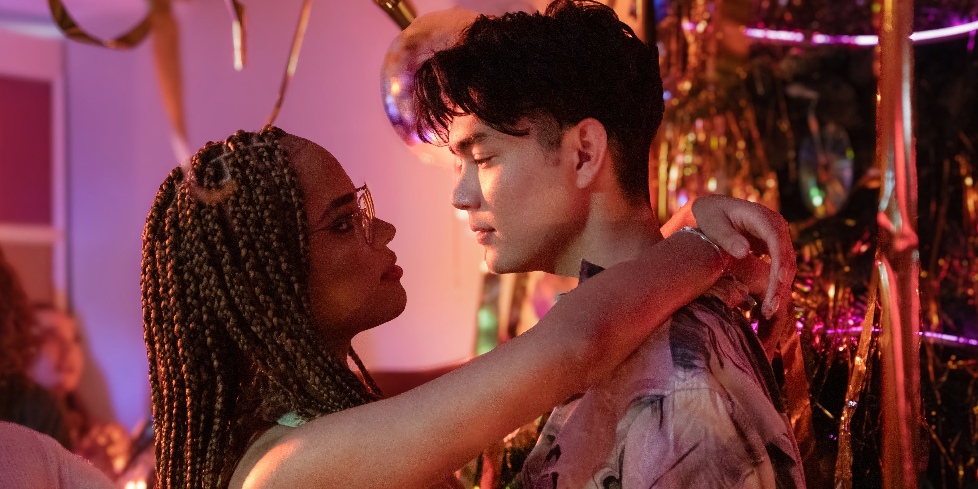 Heartstopper Season 3 Review: Netflix's LGBTQ+ Romance Is Ambitious & Mature In Effective New Season