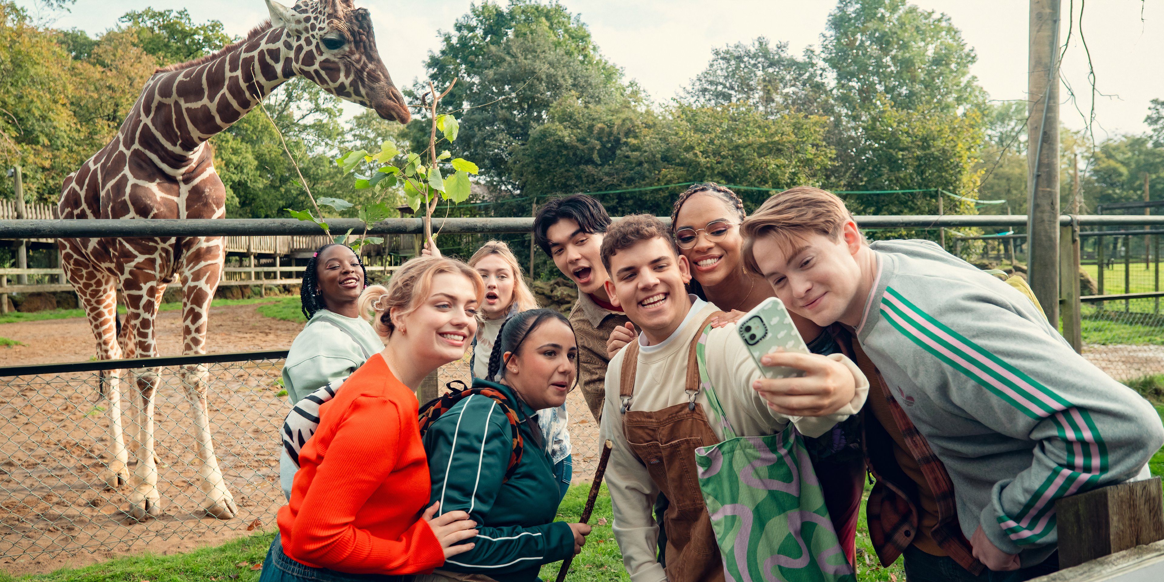 The friends pose with a giraffe in Heartstopper season 3 episode 3