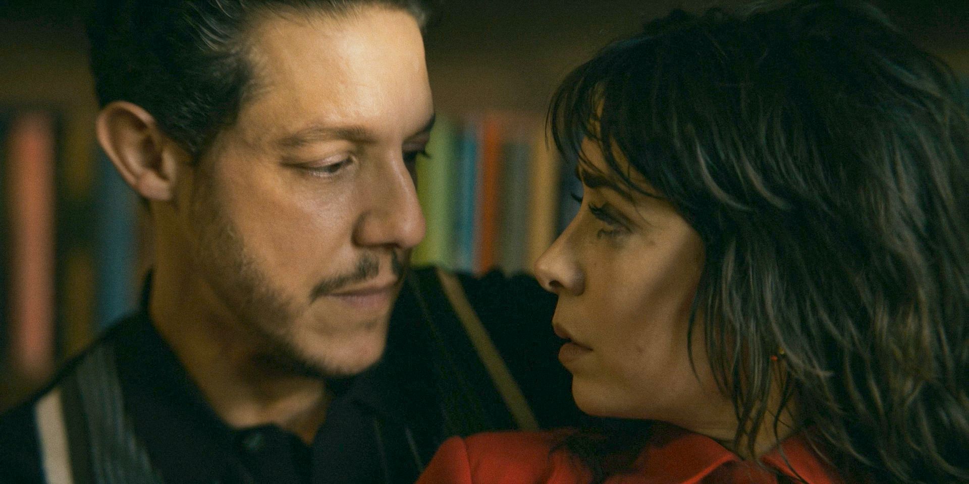 Dr. Julian Rush (Theo Rossi) and Sofia (Cristin Milioti) looking into each other's eyes in The Penguin Season 1 Episode 2