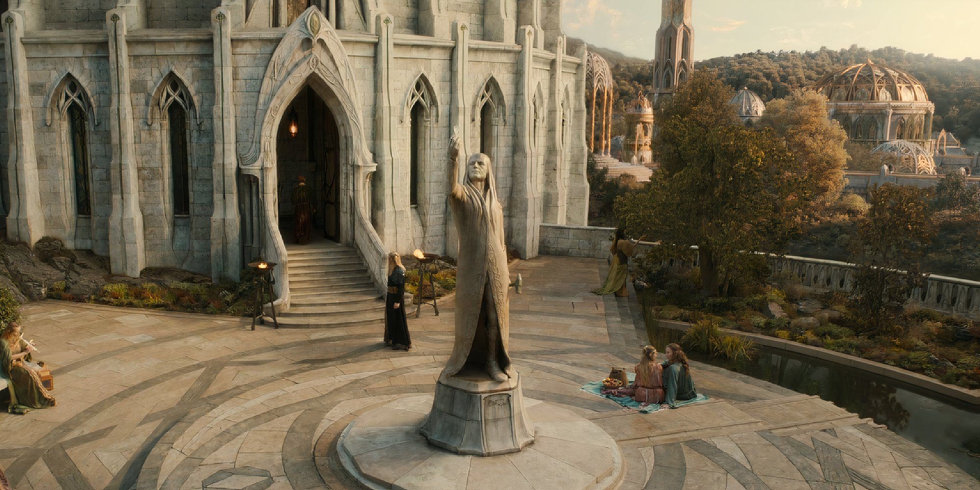 The statue of Feanor in Rings of Power.