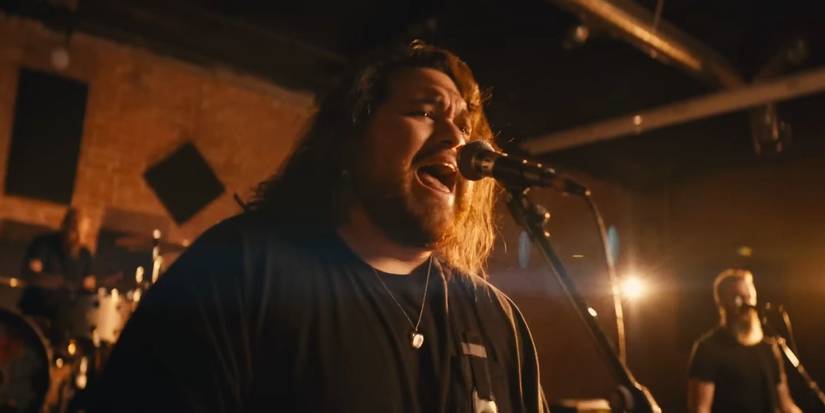 Wolfgang Van Halen singing into a microphone in a Mammoth WVH music video.