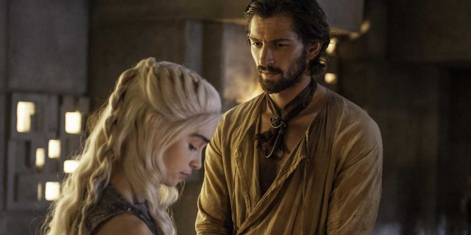 Daario Naharis looking at Daenerys in Game of Thrones