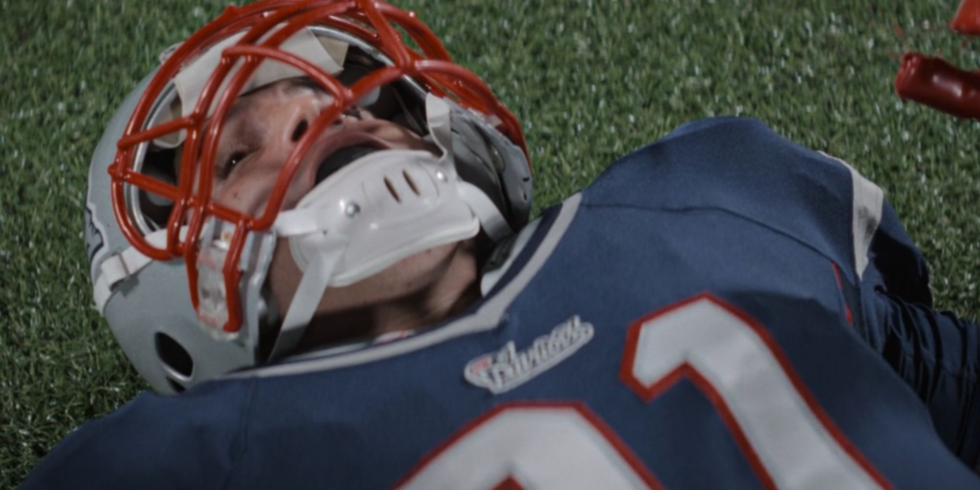 American Sports Story no pudo resistirse a convertirse en una comedia con la aparición de Rob Gronkowski