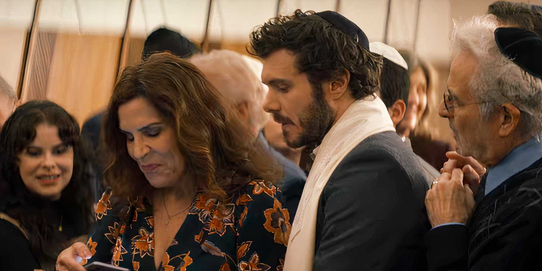 adam-brody-nobody-wants-this-noah How Old Kristen Bell & Adam Brody Are In Nobody Wants This