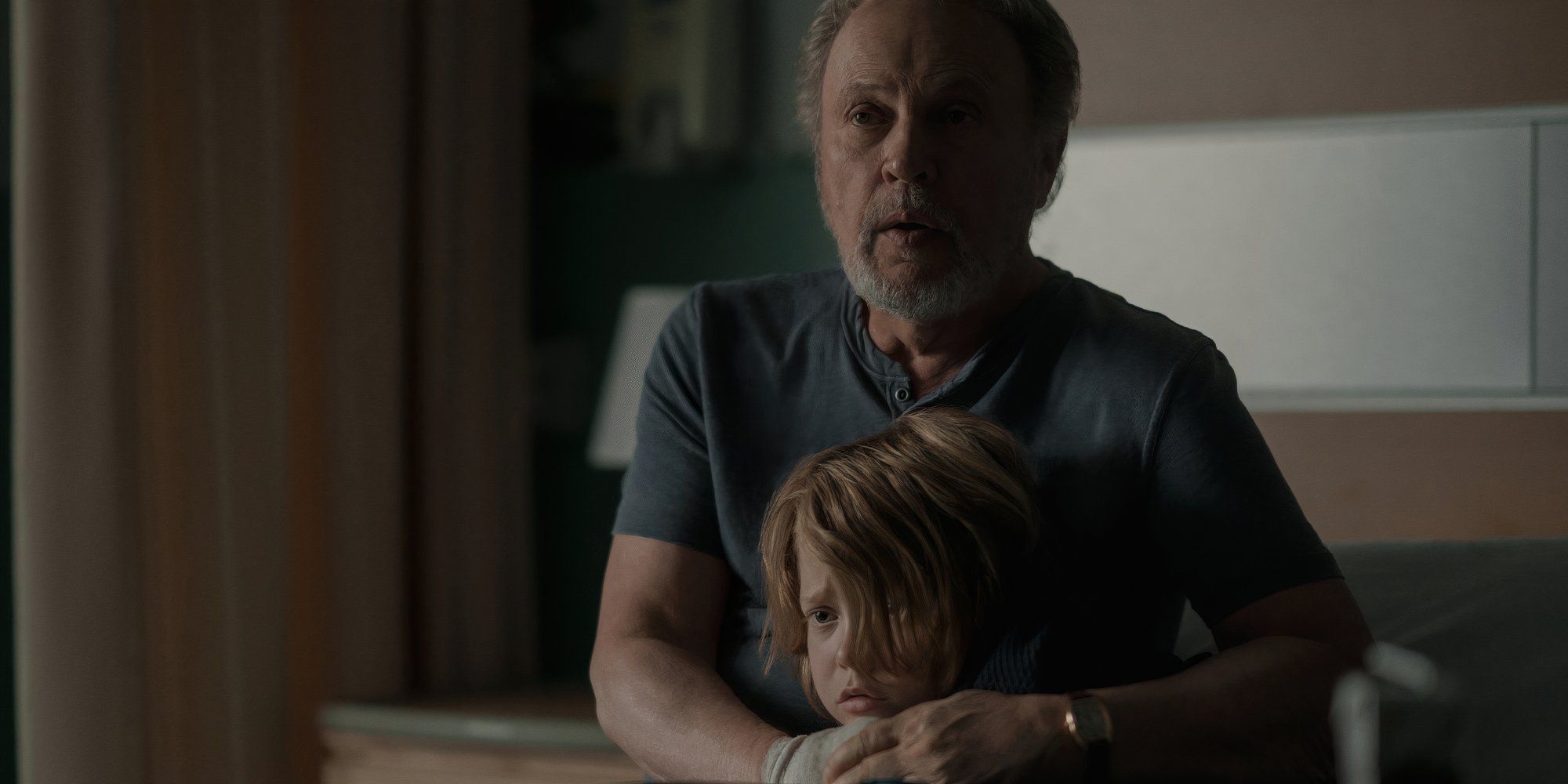 Billy Crystal y Jacobi Jupe hablan antes sobre protagonizar el nuevo thriller psicológico de Apple TV+