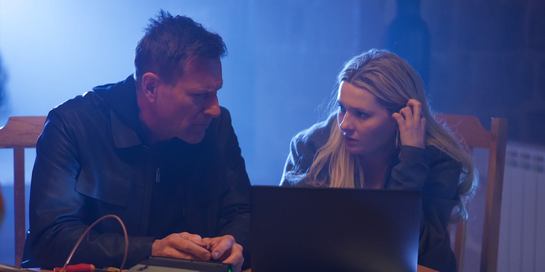 Classified Review: Aaron Eckhart & Abigail Breslin Have Zero Chemistry In Spectacularly Flat Thriller