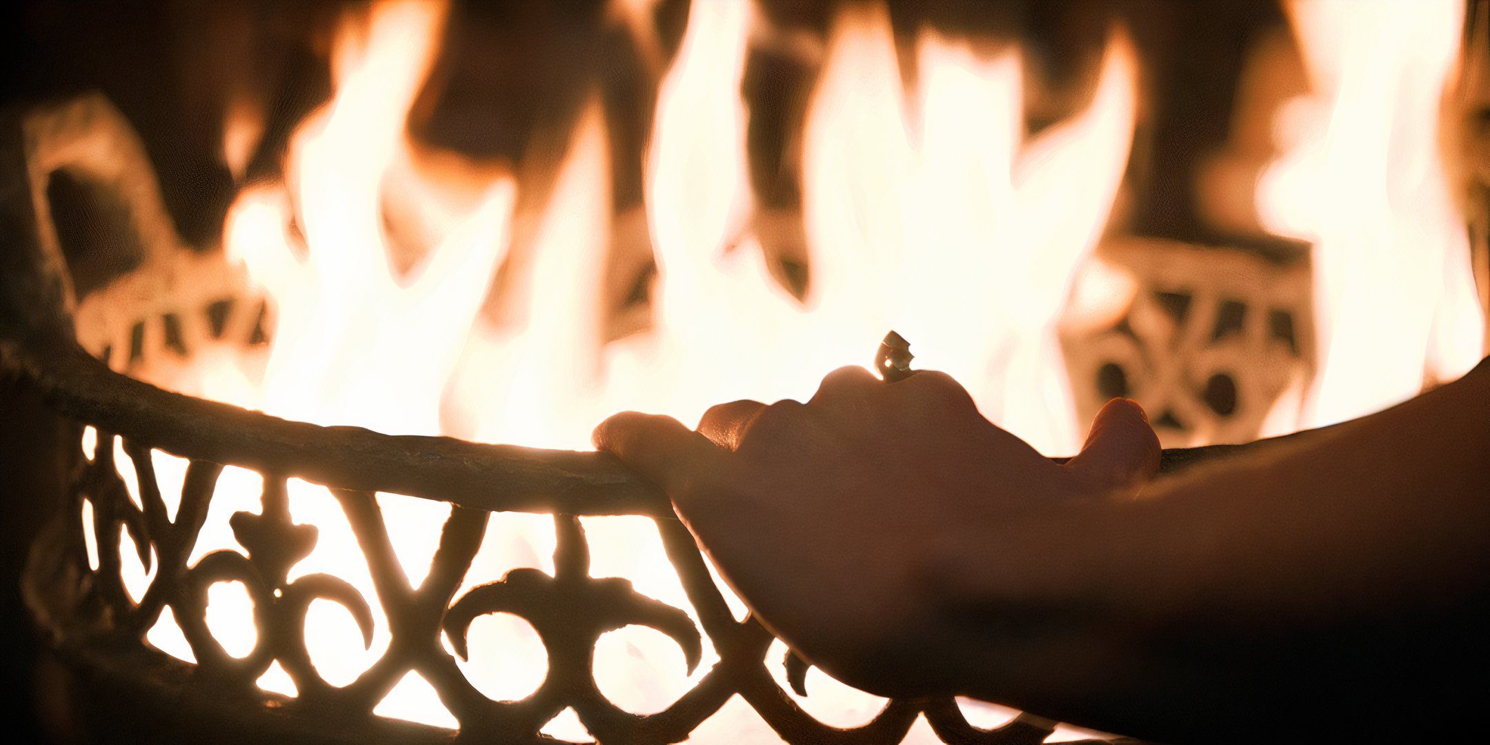 Close-up of Daenerys' hand on a fire in Game of Thrones season 6, episode 4