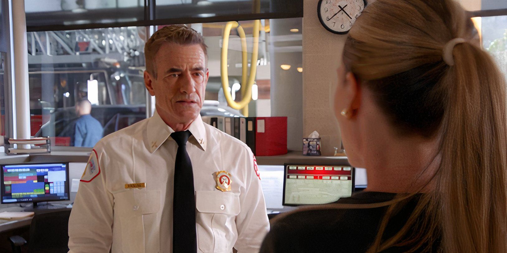 La temporada 13 de Chicago Fire acaba de arreglar el reemplazo del jefe Boden en una escena