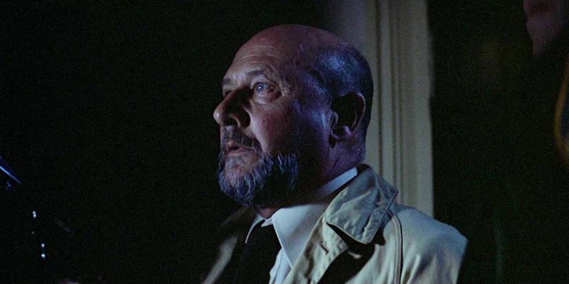 Halloween 1978 Loomis at the Myers house looking off-screen