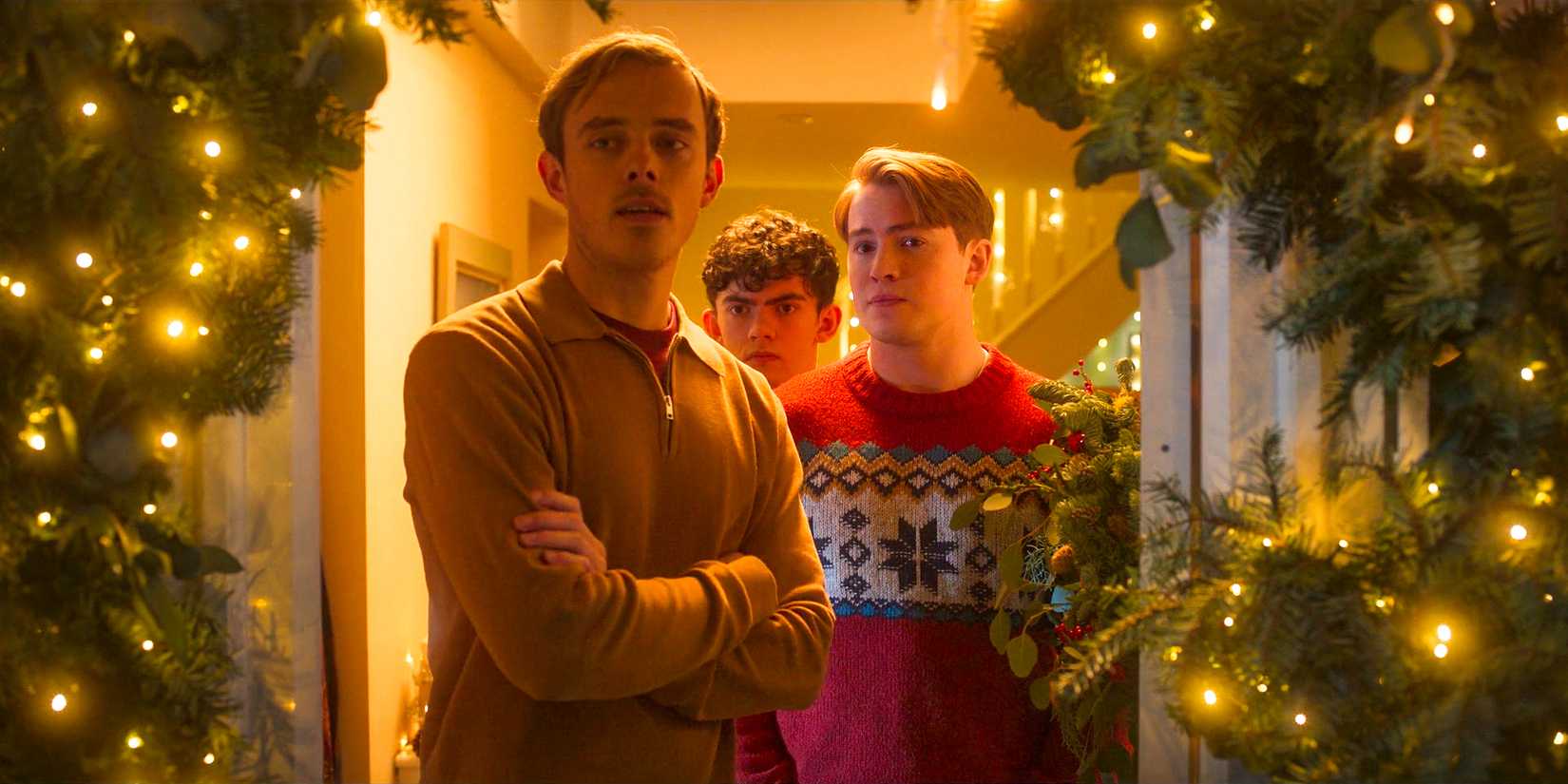 David (Jack Barton), Nick (Kit Connor) waiting for their father's arrival on Christmas in Heartstoppers Season 3 Episode 5