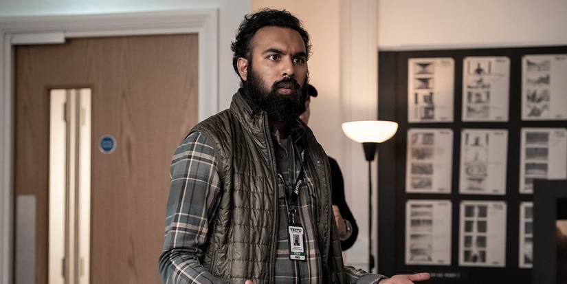 Himesh Patel em uma sala de conferências na série The Franchise