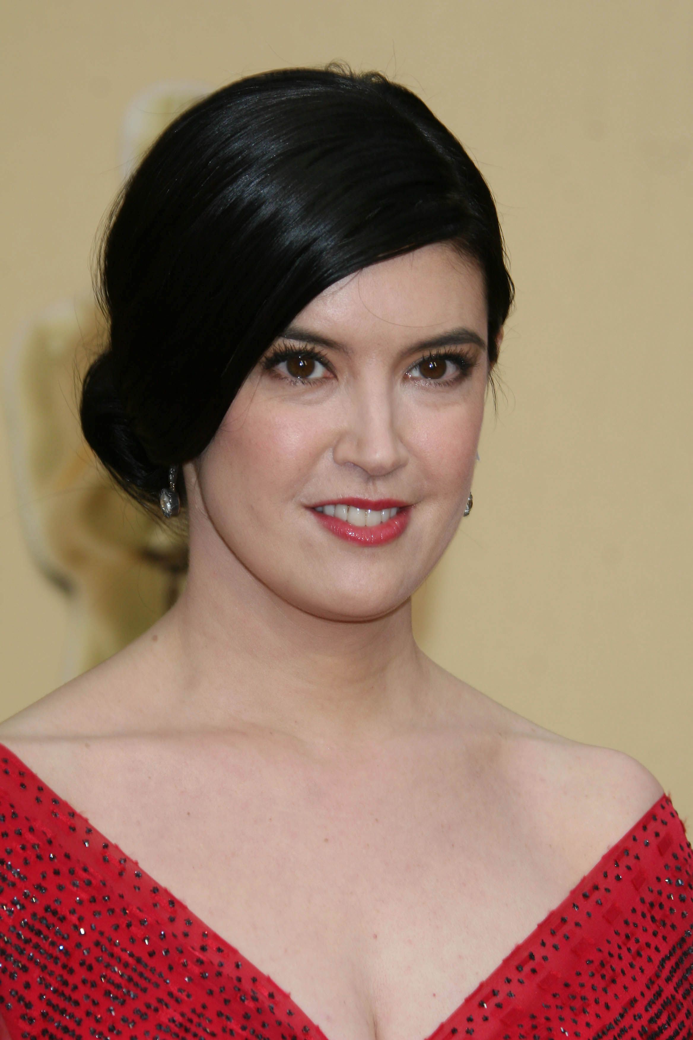 Headshot of Phoebe Cates