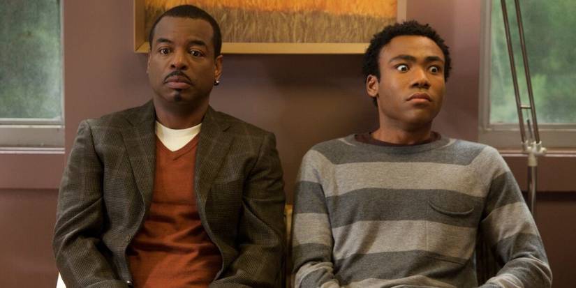 LeVar Burton e Donald Glover sentados lado a lado em Intermediate Documentary Filmmaking, episódio de Community.