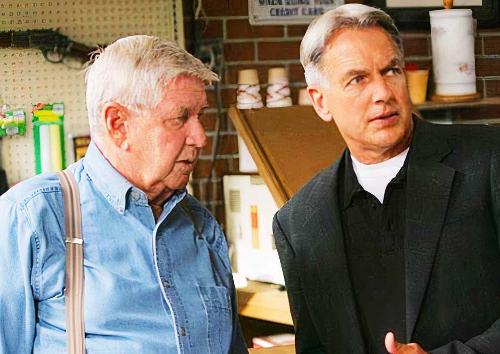 Jackson and Gibbs having a conversation in NCIS