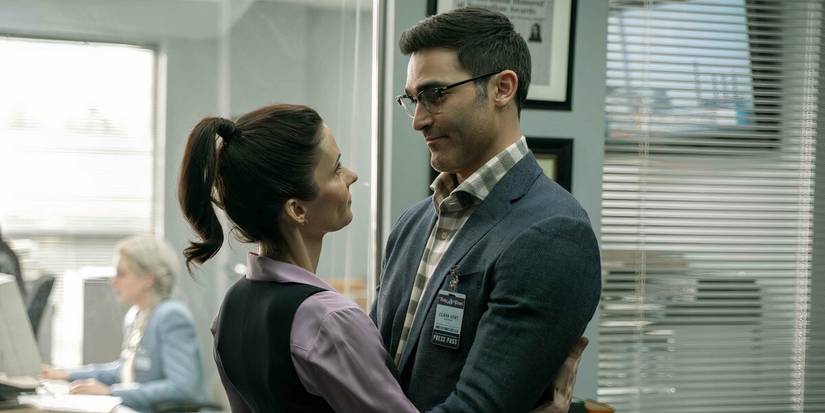 Lois y Clark se abrazan en Superman & Lois temporada 4