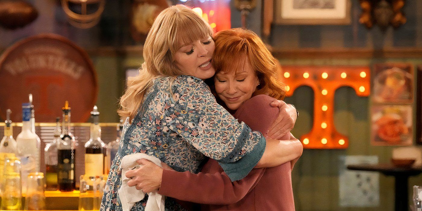 Melissa Peterman as Gabby and Reba McEntire as Bobbie in Happy's Place