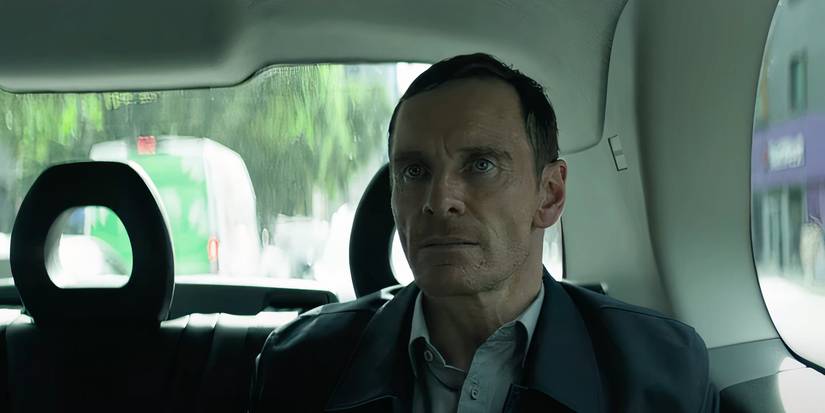 Michael Fassbender em cena da série The Agency.