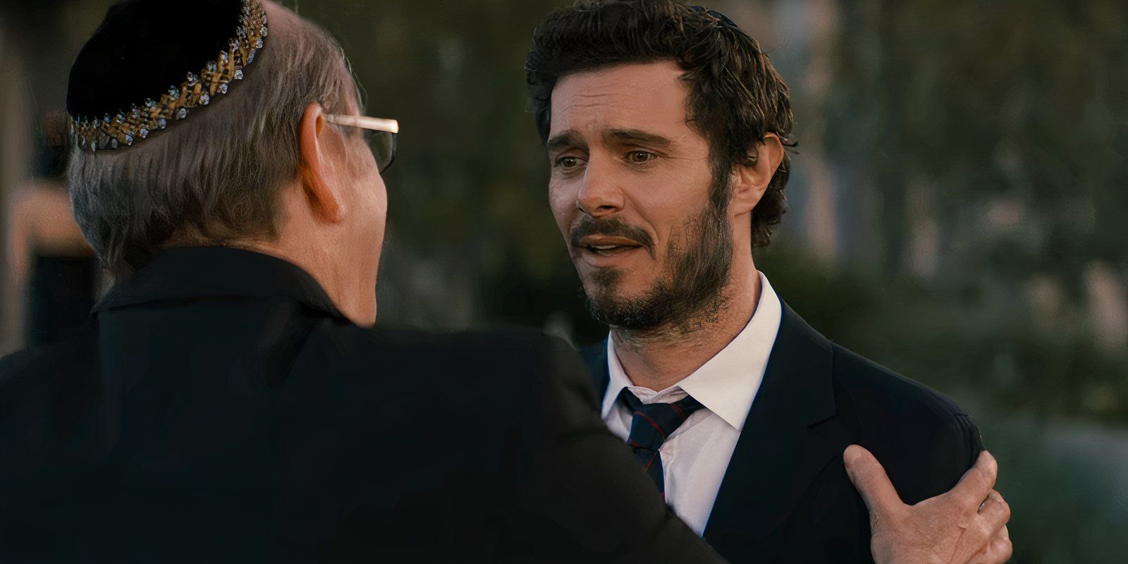 Adam Brody as Noah in the Netflix romantic comedy Nobody Wants This. 