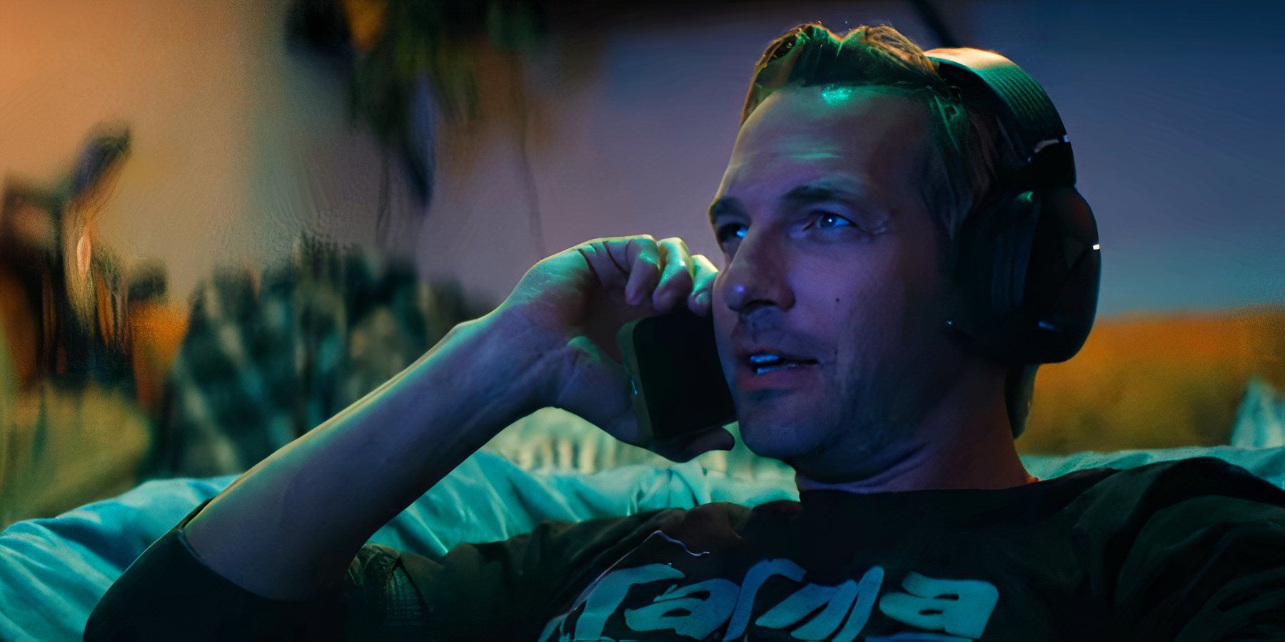 Kyle, played by actor Ryan Hansen, in the Netflix show Nobody Wants This. 