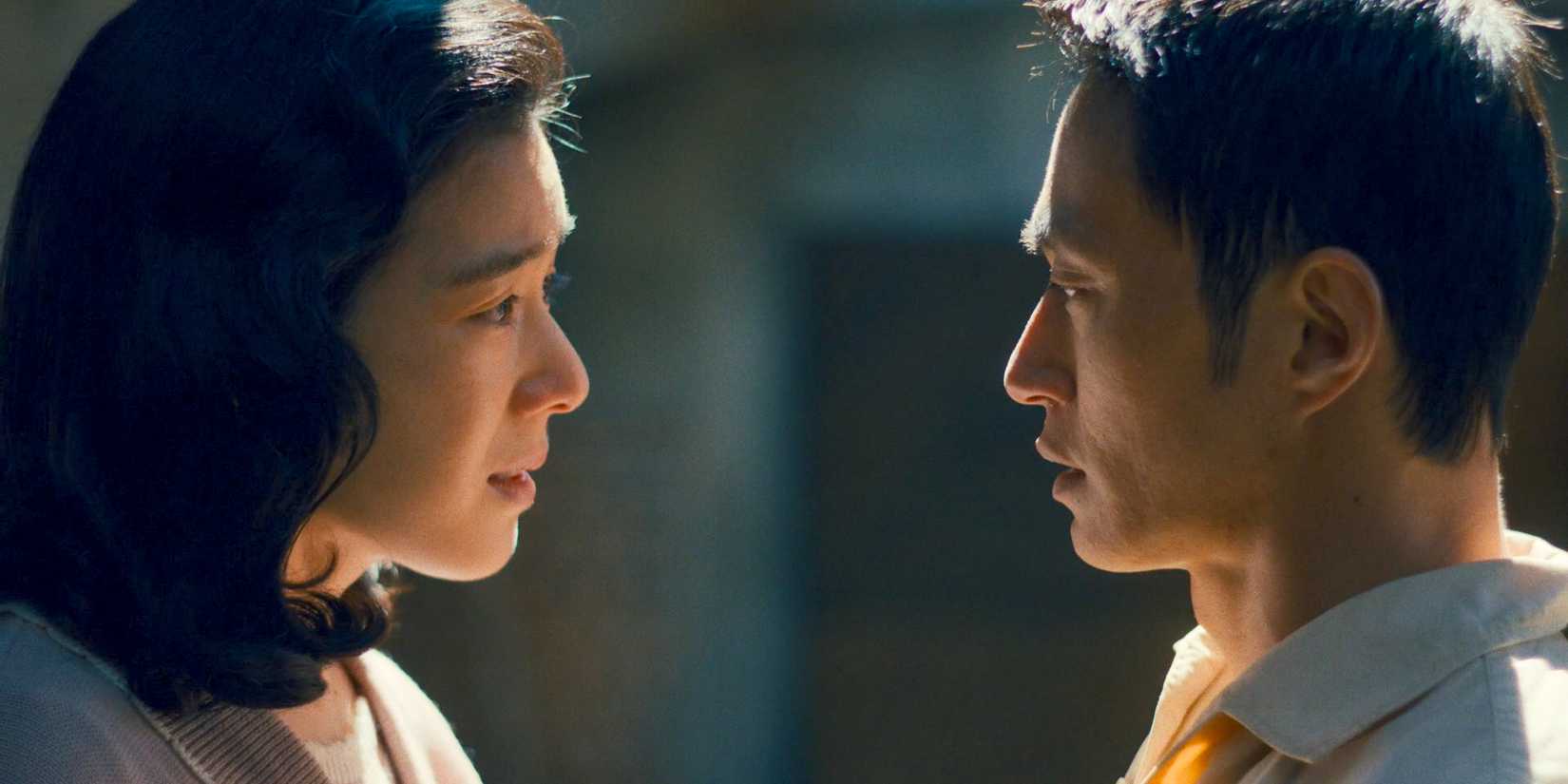 Kyunghee (Jung Eun-chae) and Kim Sungkyu (Kim Chang-ho) say goodbye amidst tears in Pachinko Season 2 Episode 7