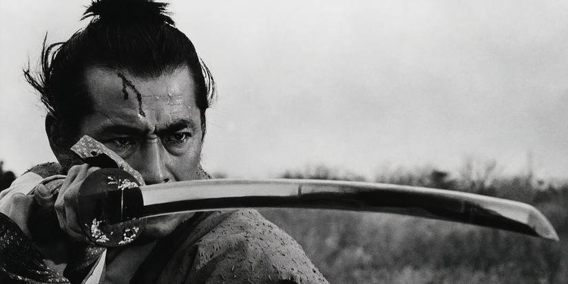 Samurai Rebellion (1967) Toshiro Mifune with blood on his foreheard pointing his samurai sword at his opponent