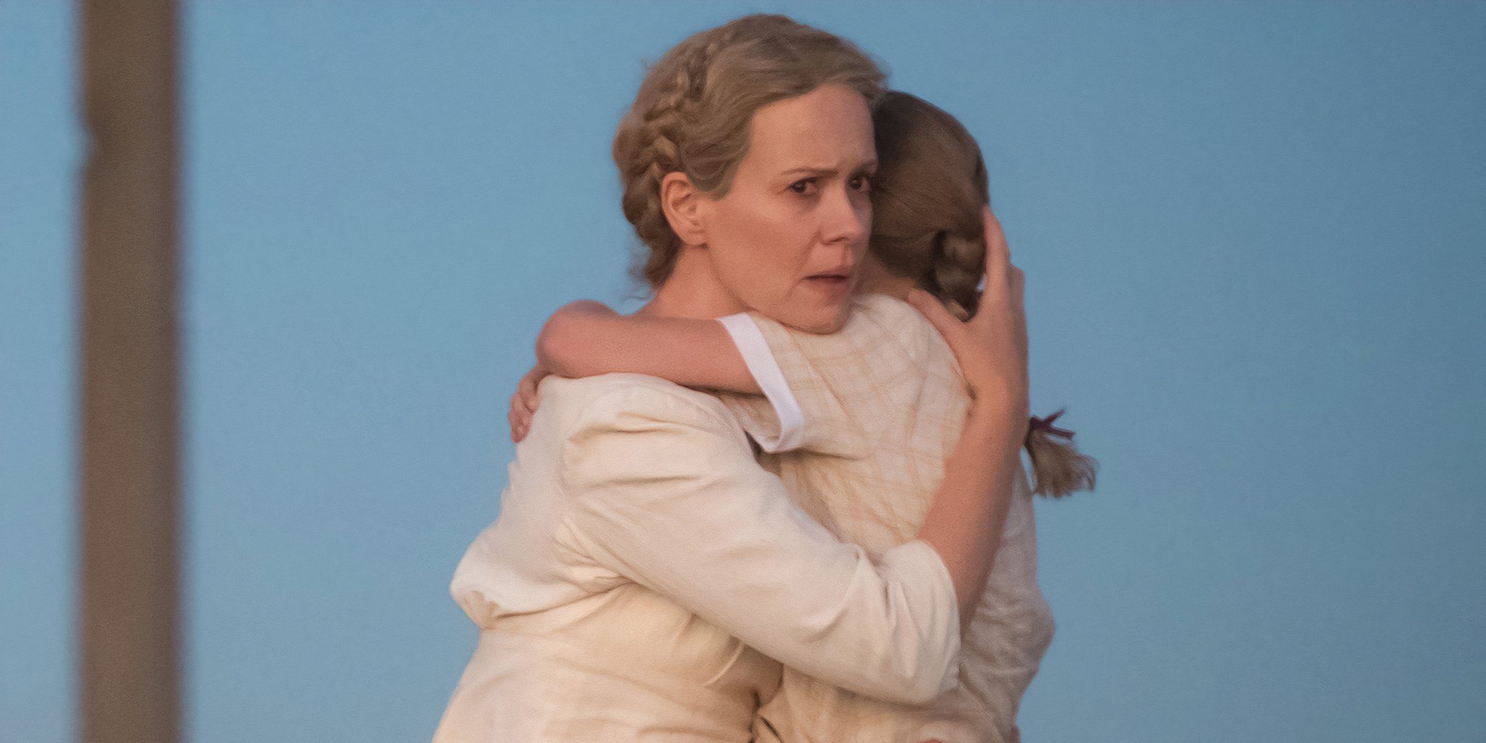 Aguante la respiración Sarah Paulson sobre el drama de terror de época y su trabajo con Ebon Moss-Bachrach Before The Bear