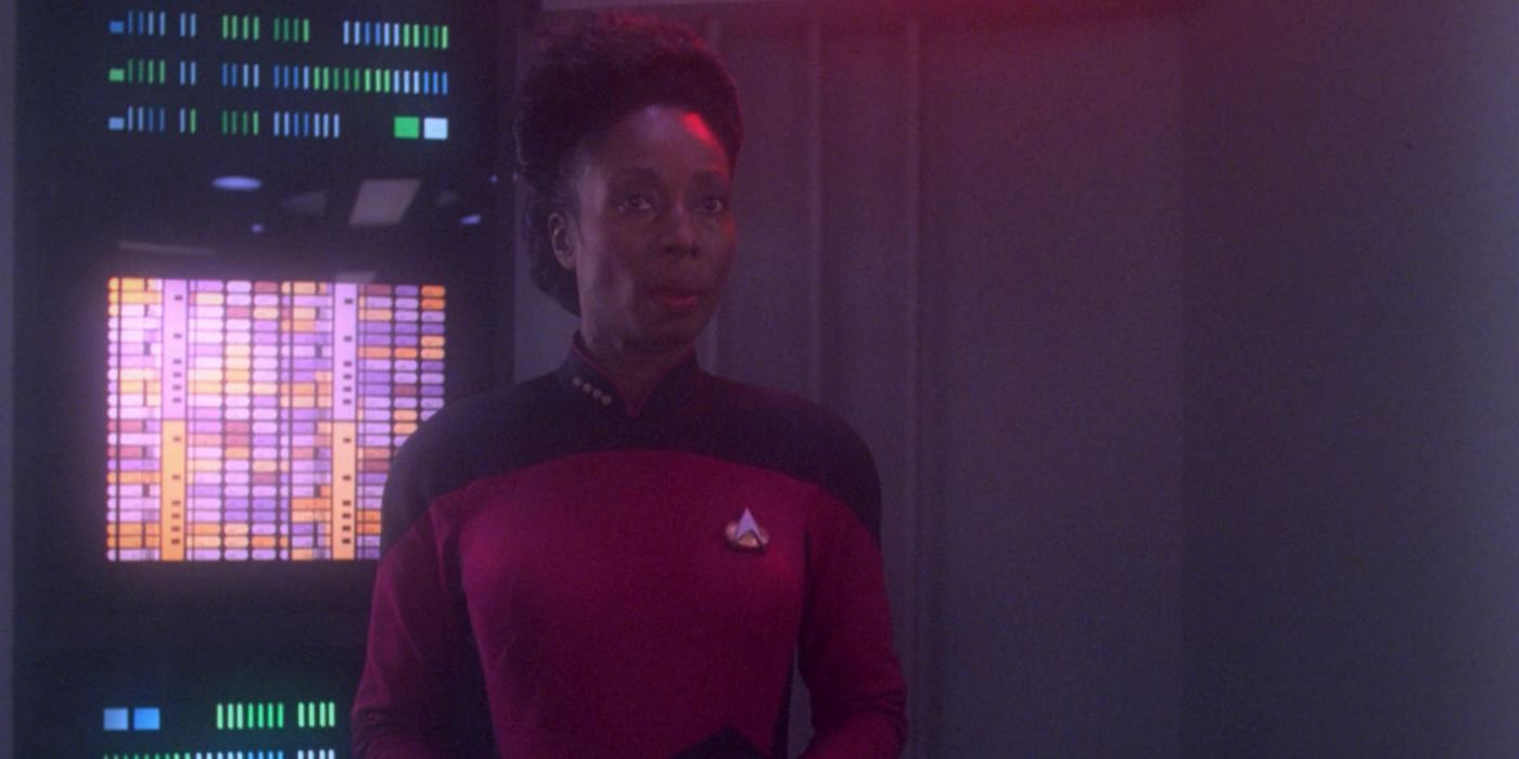 Star Treks First Black Female Captain Was The Actress Who Played Geordis Mother On TNG