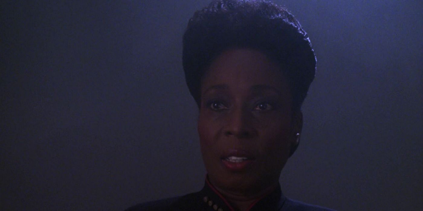 Star Treks First Black Female Captain Was The Actress Who Played Geordis Mother On TNG