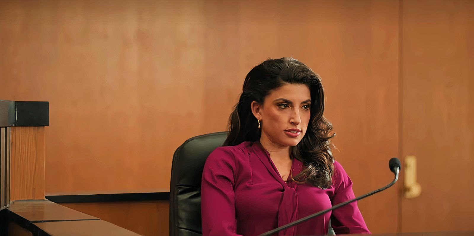 Tania Raymonde's The Lincoln Lawyer Season 3 Character Surprisingly Follows Up Amazon's Legal Show That Ended 3 Years Ago