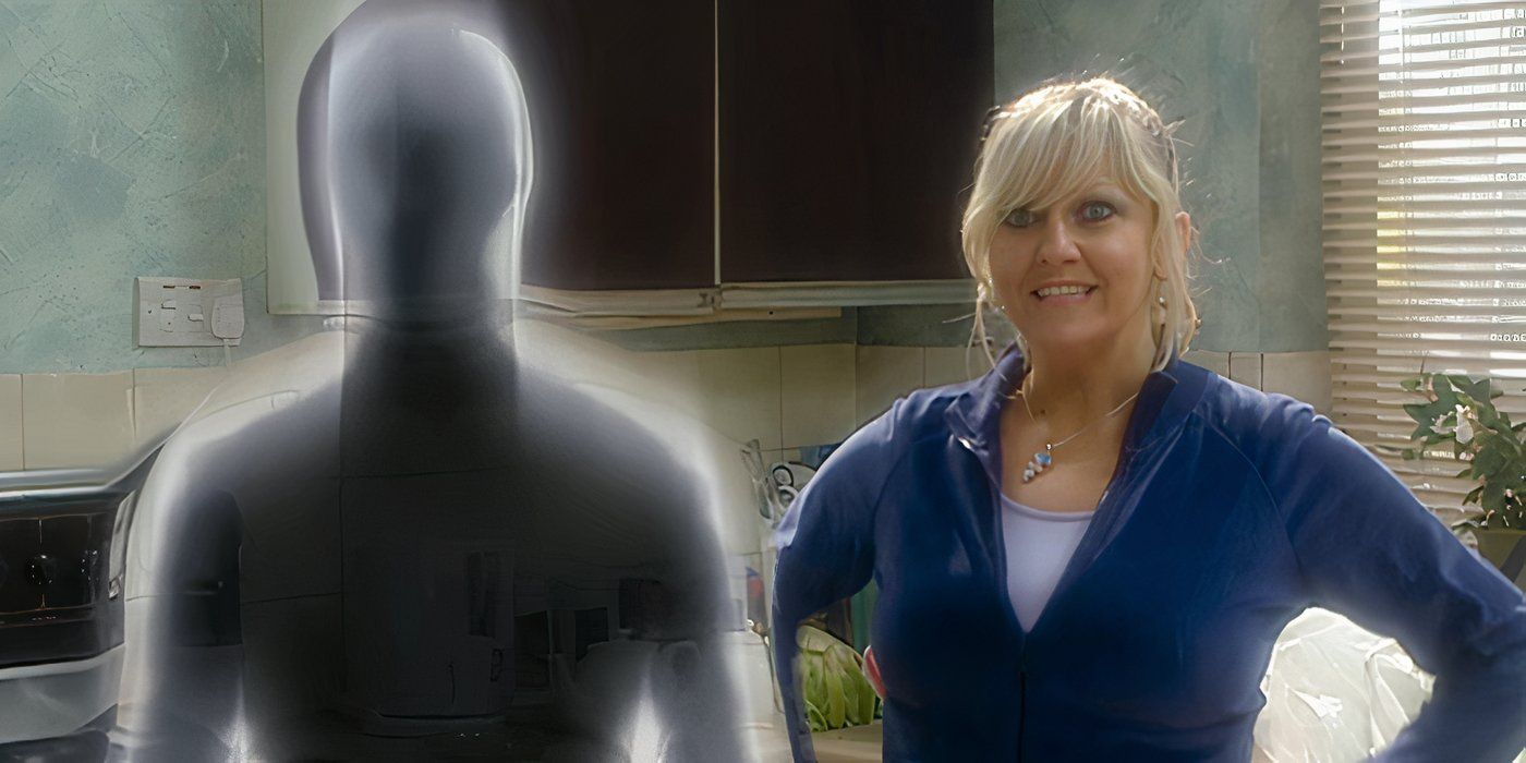 Camille Coduri as Jackie Tyler standing next to a ghost in the Doctor Who episode Army of Ghosts.