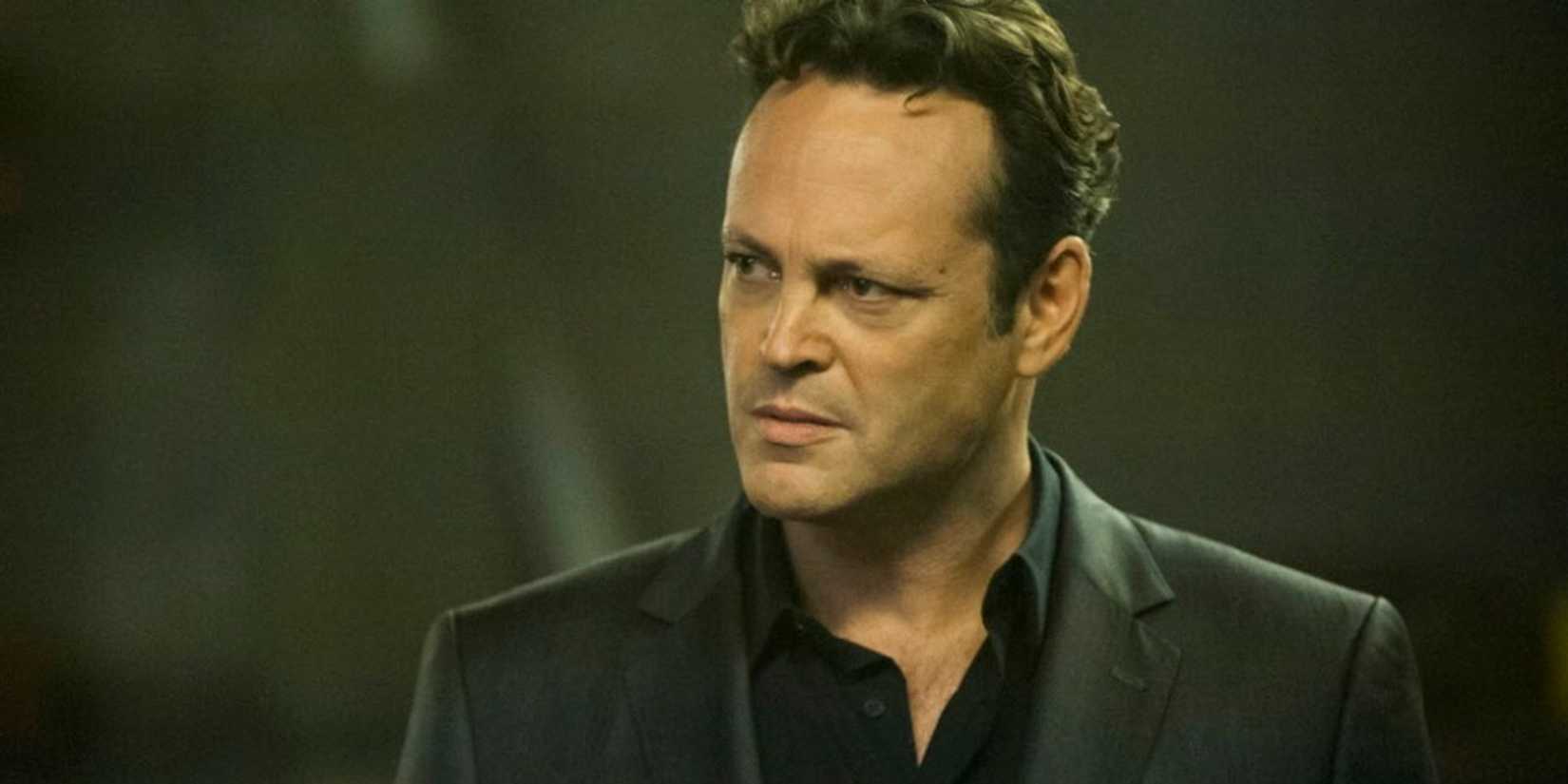 Vince Vaughn looking off-screen in True Detective