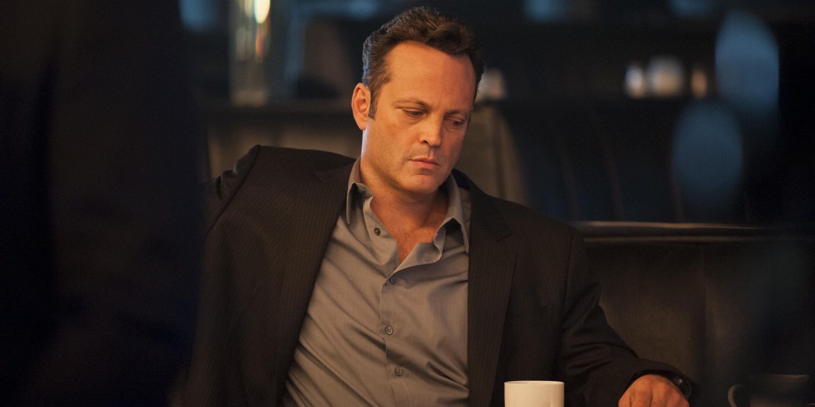 Vince Vaughn sitting in a restaurant in True Detective season 2