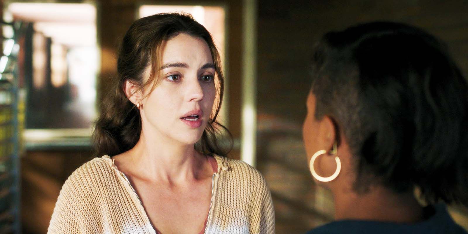 Adelaide Kane as Jules Millin and Alexis Floyd as Simone Griffith in Grey's Anatomy season 21 episode 7