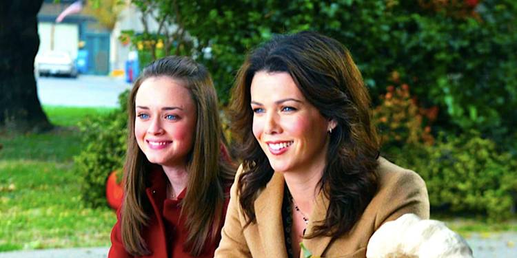 alexis-bledel-s-rory-and-lauren-graham-s-lorelai-sit-smiling-at-a-picnic-table-in-gilmore-girls-season-3 New Gilmore Girls Release With OG Cast Officially Premieres In Just 2 Weeks