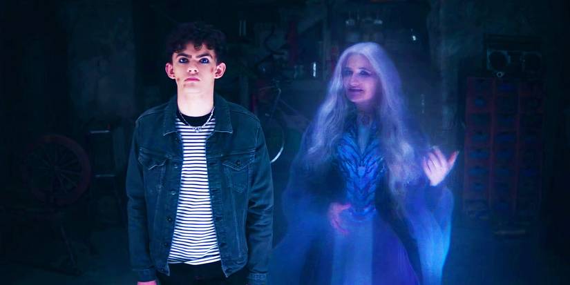 Billy Maximoff com a Agathra Harkness fantasma em Agatha All Along, episódio 9